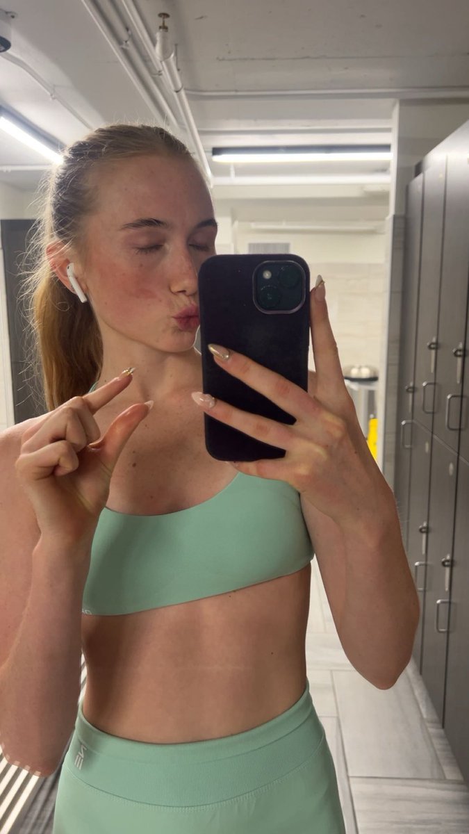 princess chloe tweet media