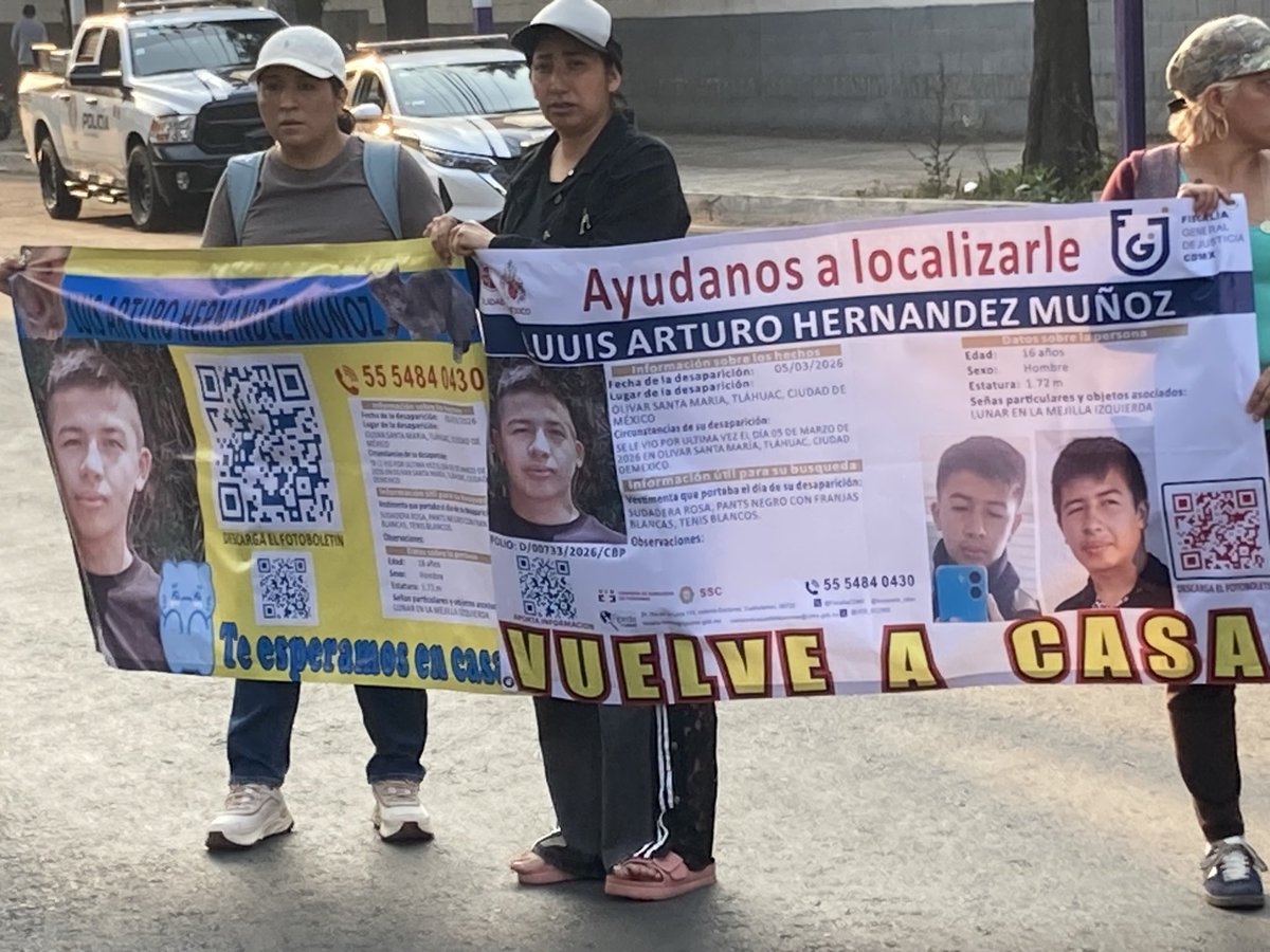 MarcoRamirezDip's tweet photo. En este momento estamos bloqueando la avenida Tláhuac a la altura de la Lear para exigir que @ClaraBrugadaM reciba a los papás de Luis Arturo extraviado desde hace 6 días, y hoy en la fiscalía le dijeron a su mamá que regresara hasta el próximo martes a ver si tenían alguna infor https://t.co/SHFkngDuUE