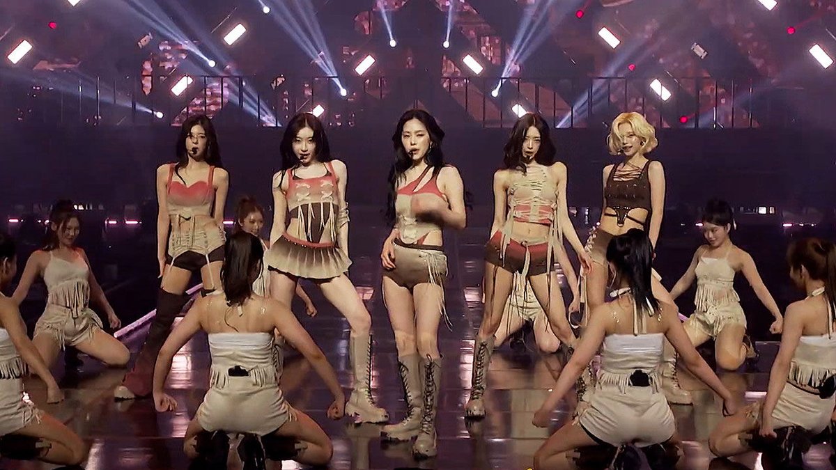 “있지 '댓츠 어 노노', 6년 만에 재조명
👉 news.sbs.co.kr/news/article.d…

#that_a_no_no #댓츠_어_노노 #무대 #퍼포먼스 #서울 #뮤직비디오
<a href="/SBSEnterNews/">SBS연예뉴스</a>”