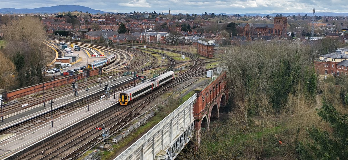 Guard_Amos's tweet photo. This part will get @TomDearlove1 going. A @tfwrail #MEGATRACTION helping  #AT6 formed of #Leyland153568+#Leyland153327 #BREL158823+#BREL158832 and #BREL158840 are all seen at Shrewsbury https://t.co/OzcRh9TZPL