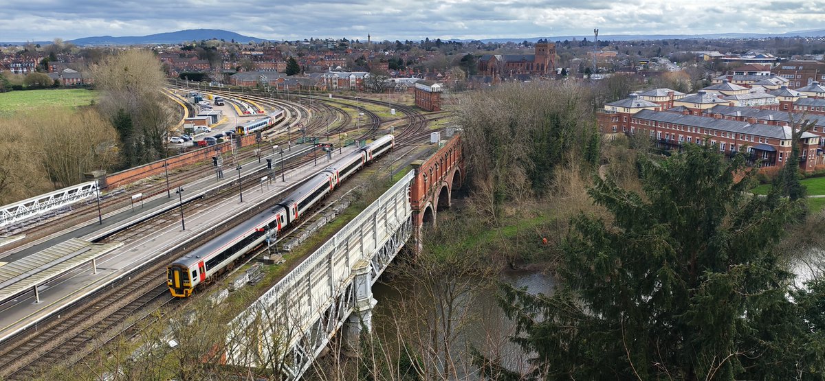 Guard_Amos's tweet photo. This part will get @TomDearlove1 going. A @tfwrail #MEGATRACTION helping  #AT6 formed of #Leyland153568+#Leyland153327 #BREL158823+#BREL158832 and #BREL158840 are all seen at Shrewsbury https://t.co/OzcRh9TZPL