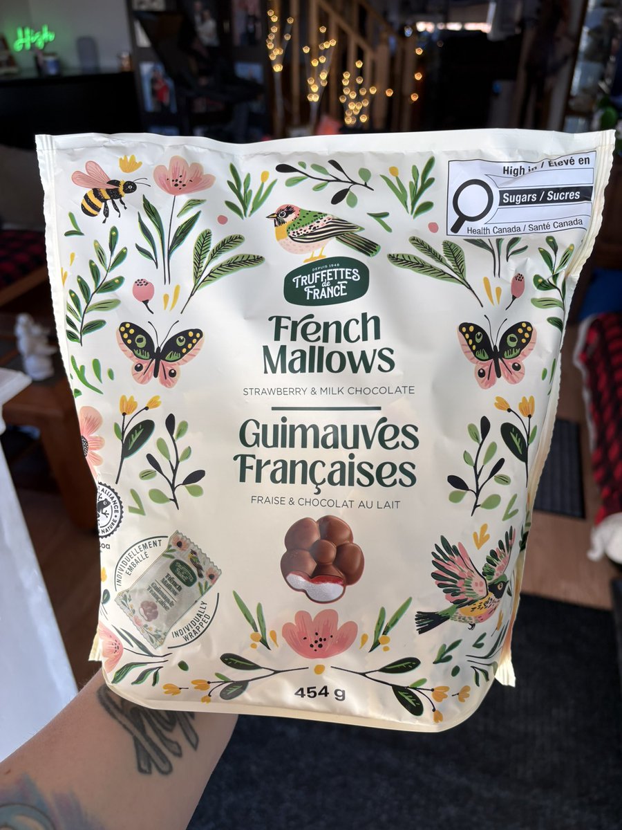 AshSmart's tweet image. New Item Finds! 

French Mallows - Costco 

Reese’s Big Cups: Marshmallow &amp;amp; Strawberry - Walmart 

Coca-Cola Cherry Float - Circle K 

Pepsi Cream Soda - Dollarama 

#TreatYoSelf #Snacks #NewItems #NewFinds #Treat