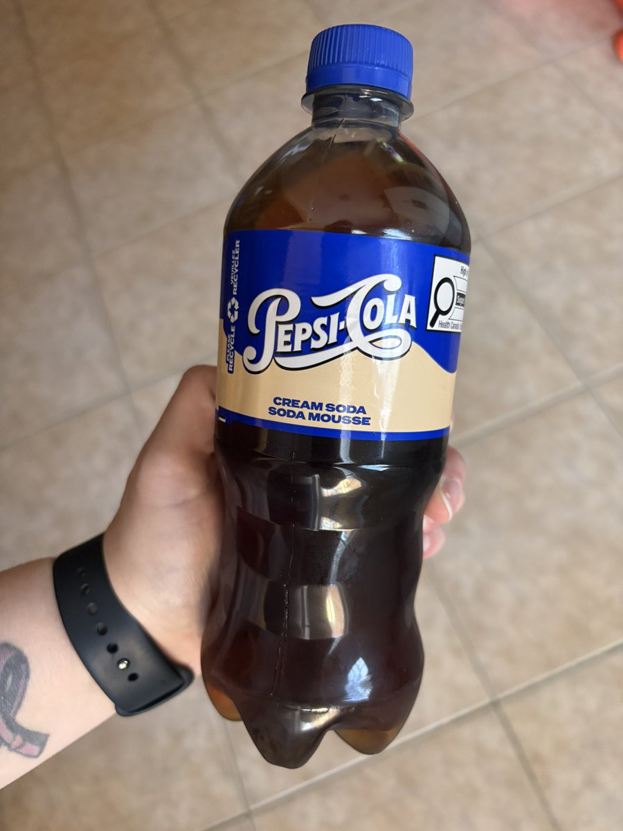 AshSmart's tweet image. New Item Finds! 

French Mallows - Costco 

Reese’s Big Cups: Marshmallow &amp;amp; Strawberry - Walmart 

Coca-Cola Cherry Float - Circle K 

Pepsi Cream Soda - Dollarama 

#TreatYoSelf #Snacks #NewItems #NewFinds #Treat