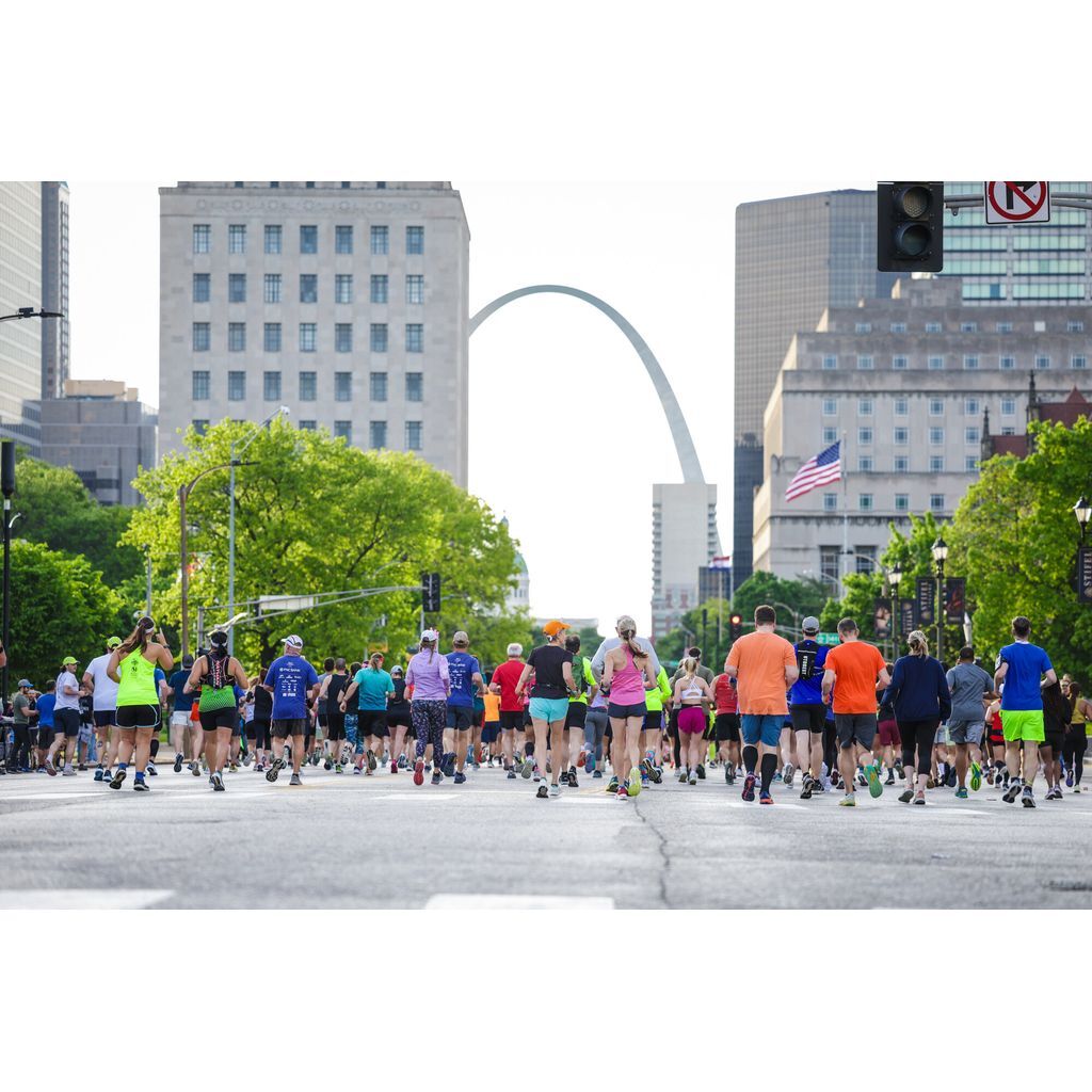 endurancewire's tweet image. 🏃‍♂️ Big news from St. Louis!

GO! St. Louis has announced Emerson as the title sponsor of the 2026 Greater St. Louis Marathon, set for April 11 and expected to welcome 12,000+ runners.

Read more:

endurancesportswire.com/emerson-announ…

#Marathon #Running #sponsorship