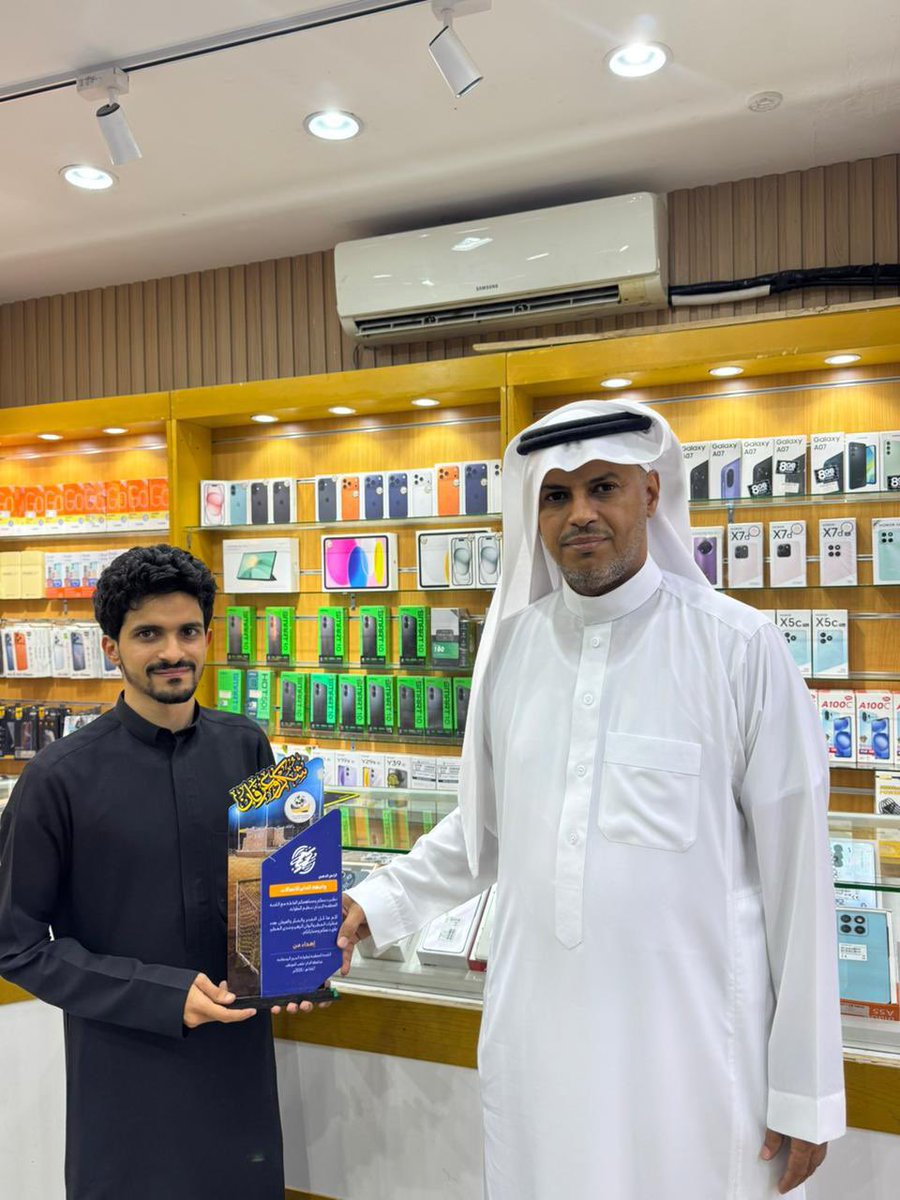 almotifstaduim's tweet photo. 🟥 تكريم الرعاة والداعمين|

كرمت إدارة #بطولة_الحزم_الرمضانية_بالداير الرعاة والداعمين للبطولة .

🟨 واجهة الداير للاتصالات 

#محافظة_الداير
#ملعب_الموطف 
#رمضان_2026 
#رمضان https://t.co/jMk6ry8BxS