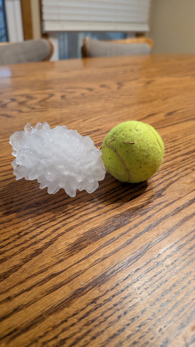 rmotigers's tweet photo. @KSHB41 hail near Zona Rosa https://t.co/j04sMSKJhL