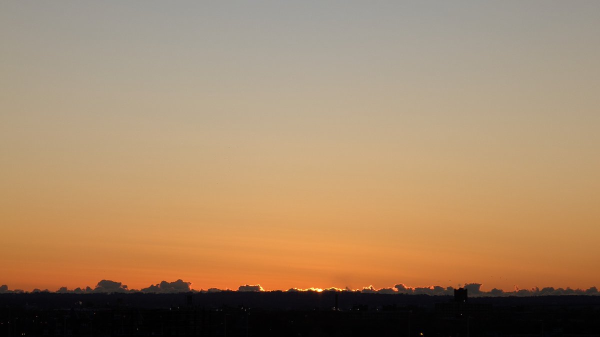 Falconeio's tweet photo. Sunrise https://t.co/v1V84oK3oy