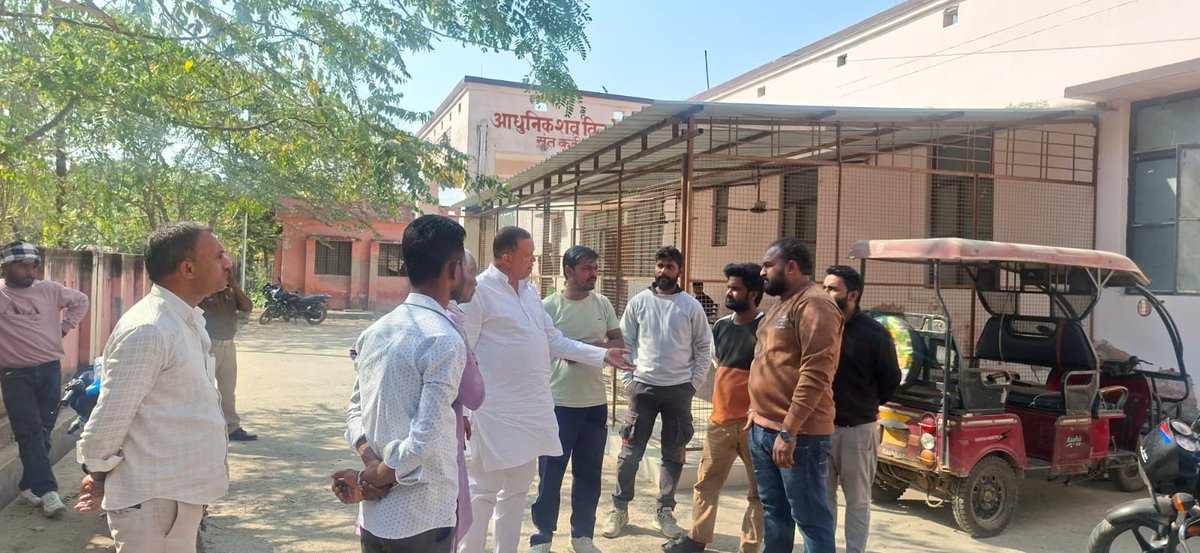 jairampandey312's tweet photo. सिलेंडर की किल्लत हो रही है
..56 इंच के राज में

पेट्रोल-डिजल कमी का भय है
..विश्व गुरु के राज में

शंकराचार्य जी का अपमान
..योगी राज में

CDO का निलंबन 
..Zero टॉलरेंस सरकार में

थानों में लूट मची है
..कानून का दावा वाली सरकार में

➡️जनता कह रही
..अब इन्हें जाना है UP राज्य से.. https://t.co/HnMomcL2hu