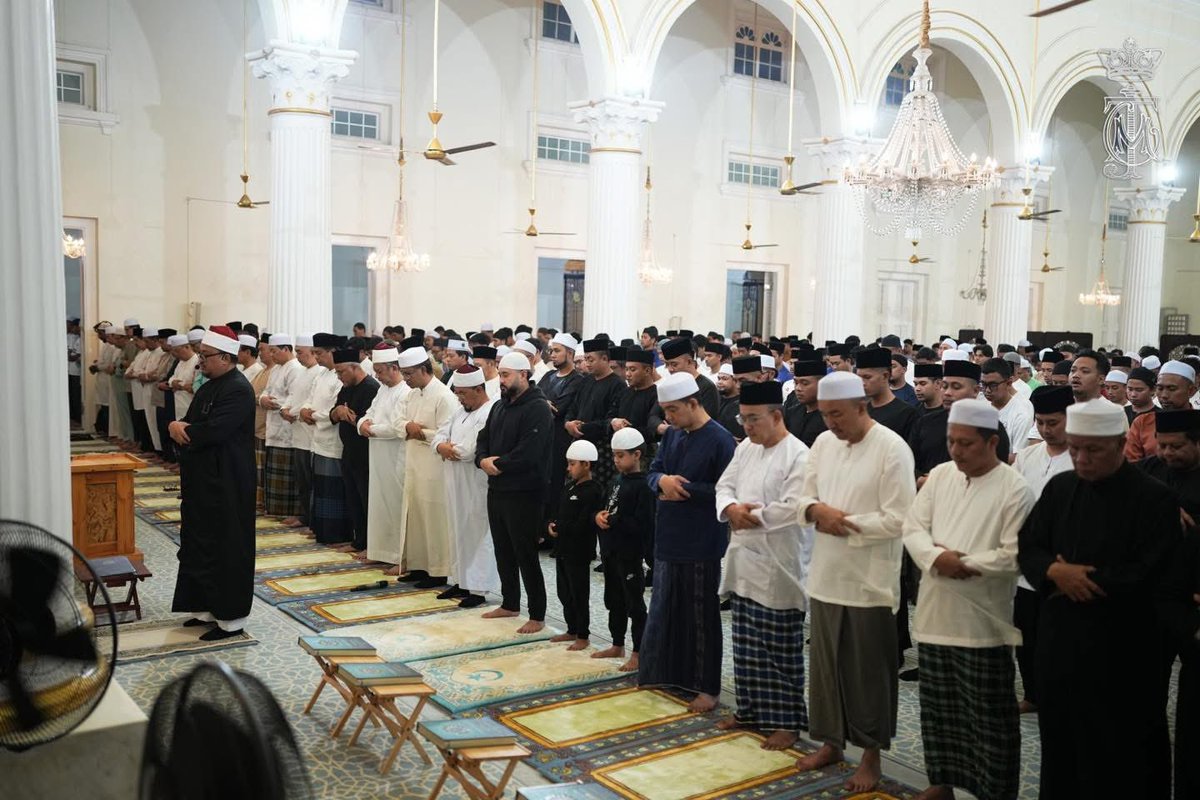 HRHJohorII's tweet photo. Duli Yang Amat Mulia Tunku Mahkota Ismail, Pemangku Sultan Johor, DYAM Tunku Iskandar Ibni Tunku Ismail, Raja Muda Johor dan YAM Tunku Abu Bakar Ibrahim Ibni Tunku Ismail berangkat menunaikan solat Subuh di Masjid Sultan Abu Bakar, Johor pada hari ini, 11 Mac 2026. 

Hadir sama adalah YAB Dato' Onn Hafiz Ghazi, Menteri Besar Johor, YB Dato’ Haji Mohammed Ridha Dato’ Haji Abd Kadir, Setiausaha Kerajaan Johor dan SS YB Dato’ Haji Yahya Ahmad, Mufti Negeri Johor. Allah Peliharakan Sultan.

———

His Royal Highness Tunku Ismail, the Regent of Johor, HRH Tunku Iskandar Ibni Tunku Ismail, Raja Muda of Johor and HH Tunku Abu Bakar Ibrahim Ibni Tunku Ismail performed Subuh prayer at Sultan Abu Bakar Mosque, Johor today, 11 March 2026. 

Also present were Chief Minister of Johor YAB Dato Onn Hafiz Ghazi, Johor State Secretary YB Dato’ Haji Mohammed Ridha Dato’ Haji Abd Kadir and Johor State Mufti SS YB Dato’ Haji Yahya Ahmad. Allah Peliharakan Sultan.