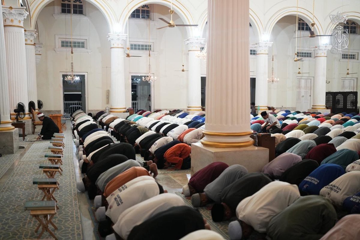 HRHJohorII's tweet photo. Duli Yang Amat Mulia Tunku Mahkota Ismail, Pemangku Sultan Johor, DYAM Tunku Iskandar Ibni Tunku Ismail, Raja Muda Johor dan YAM Tunku Abu Bakar Ibrahim Ibni Tunku Ismail berangkat menunaikan solat Subuh di Masjid Sultan Abu Bakar, Johor pada hari ini, 11 Mac 2026. 

Hadir sama adalah YAB Dato' Onn Hafiz Ghazi, Menteri Besar Johor, YB Dato’ Haji Mohammed Ridha Dato’ Haji Abd Kadir, Setiausaha Kerajaan Johor dan SS YB Dato’ Haji Yahya Ahmad, Mufti Negeri Johor. Allah Peliharakan Sultan.

———

His Royal Highness Tunku Ismail, the Regent of Johor, HRH Tunku Iskandar Ibni Tunku Ismail, Raja Muda of Johor and HH Tunku Abu Bakar Ibrahim Ibni Tunku Ismail performed Subuh prayer at Sultan Abu Bakar Mosque, Johor today, 11 March 2026. 

Also present were Chief Minister of Johor YAB Dato Onn Hafiz Ghazi, Johor State Secretary YB Dato’ Haji Mohammed Ridha Dato’ Haji Abd Kadir and Johor State Mufti SS YB Dato’ Haji Yahya Ahmad. Allah Peliharakan Sultan.