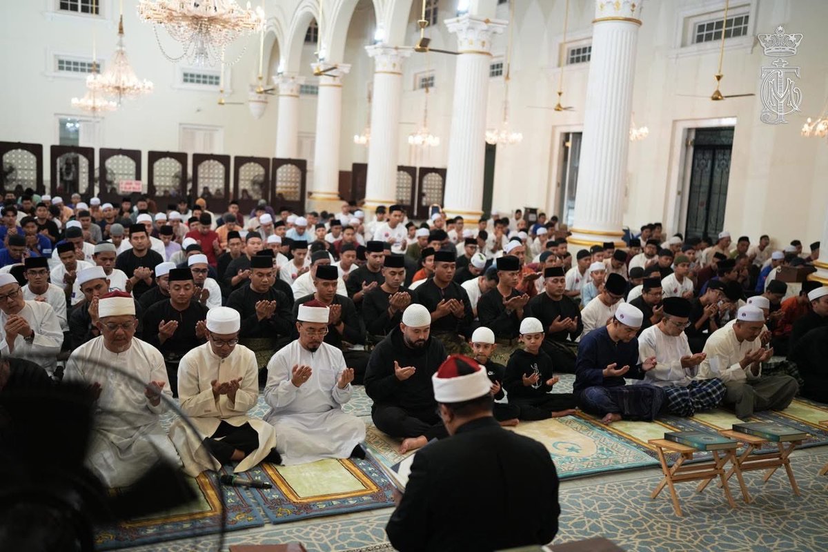 HRHJohorII's tweet photo. Duli Yang Amat Mulia Tunku Mahkota Ismail, Pemangku Sultan Johor, DYAM Tunku Iskandar Ibni Tunku Ismail, Raja Muda Johor dan YAM Tunku Abu Bakar Ibrahim Ibni Tunku Ismail berangkat menunaikan solat Subuh di Masjid Sultan Abu Bakar, Johor pada hari ini, 11 Mac 2026. 

Hadir sama adalah YAB Dato' Onn Hafiz Ghazi, Menteri Besar Johor, YB Dato’ Haji Mohammed Ridha Dato’ Haji Abd Kadir, Setiausaha Kerajaan Johor dan SS YB Dato’ Haji Yahya Ahmad, Mufti Negeri Johor. Allah Peliharakan Sultan.

———

His Royal Highness Tunku Ismail, the Regent of Johor, HRH Tunku Iskandar Ibni Tunku Ismail, Raja Muda of Johor and HH Tunku Abu Bakar Ibrahim Ibni Tunku Ismail performed Subuh prayer at Sultan Abu Bakar Mosque, Johor today, 11 March 2026. 

Also present were Chief Minister of Johor YAB Dato Onn Hafiz Ghazi, Johor State Secretary YB Dato’ Haji Mohammed Ridha Dato’ Haji Abd Kadir and Johor State Mufti SS YB Dato’ Haji Yahya Ahmad. Allah Peliharakan Sultan.