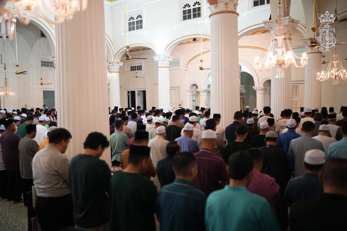 HRHJohorII's tweet photo. Duli Yang Amat Mulia Tunku Mahkota Ismail, Pemangku Sultan Johor, DYAM Tunku Iskandar Ibni Tunku Ismail, Raja Muda Johor dan YAM Tunku Abu Bakar Ibrahim Ibni Tunku Ismail berangkat menunaikan solat Subuh di Masjid Sultan Abu Bakar, Johor pada hari ini, 11 Mac 2026. 

Hadir sama adalah YAB Dato' Onn Hafiz Ghazi, Menteri Besar Johor, YB Dato’ Haji Mohammed Ridha Dato’ Haji Abd Kadir, Setiausaha Kerajaan Johor dan SS YB Dato’ Haji Yahya Ahmad, Mufti Negeri Johor. Allah Peliharakan Sultan.

———

His Royal Highness Tunku Ismail, the Regent of Johor, HRH Tunku Iskandar Ibni Tunku Ismail, Raja Muda of Johor and HH Tunku Abu Bakar Ibrahim Ibni Tunku Ismail performed Subuh prayer at Sultan Abu Bakar Mosque, Johor today, 11 March 2026. 

Also present were Chief Minister of Johor YAB Dato Onn Hafiz Ghazi, Johor State Secretary YB Dato’ Haji Mohammed Ridha Dato’ Haji Abd Kadir and Johor State Mufti SS YB Dato’ Haji Yahya Ahmad. Allah Peliharakan Sultan.