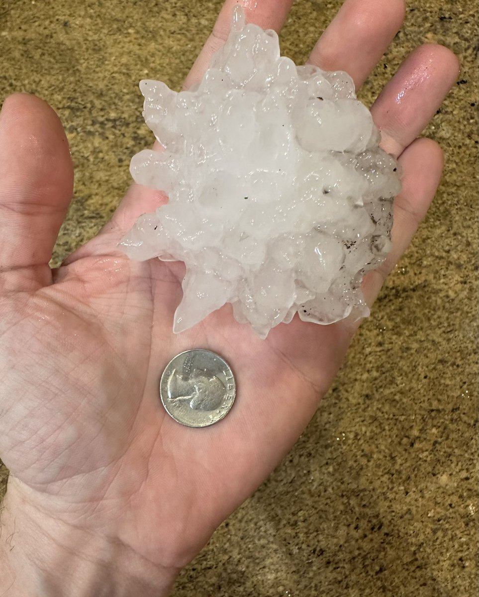 TheMantisU's tweet photo. Parkville—yikes! @BryanBusbyKMBC @NevilleKMBC @glezak https://t.co/3cwAN30PKY