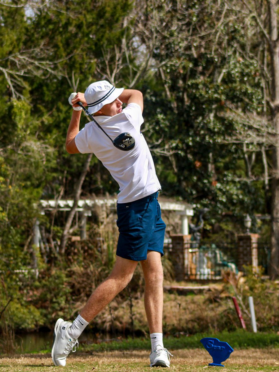 QueensMGolf's tweet photo. Final scores from the Surf Club Invitational.

#RoyalsRise | #QUeenCity | #CLT https://t.co/r6QFlMDNQt