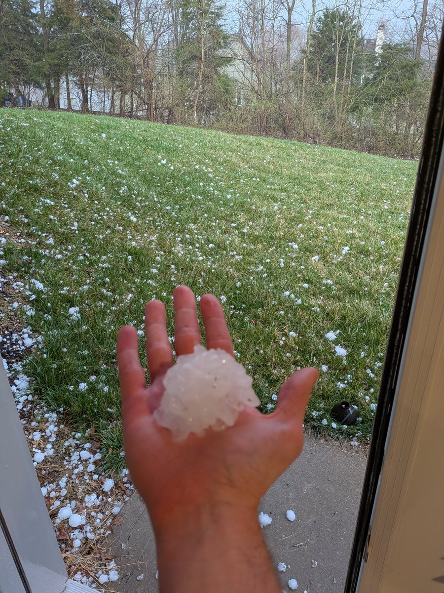 J____A____Y's tweet photo. @WesWeather Parkville, MO from 6:34pm https://t.co/OHTICIT35t