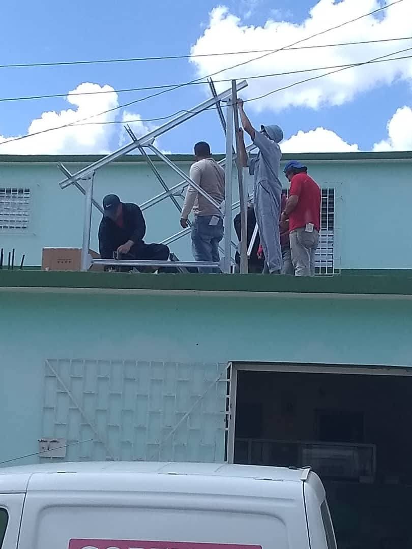 🔉El cambio energético continúa en la provincia de #Matanzas con el montaje de Sistemas Fotovoltaicos. 
📸Imágenes sobre un poco del proceso de la instalación de los módulos. 

#MatancerosEnVictoria