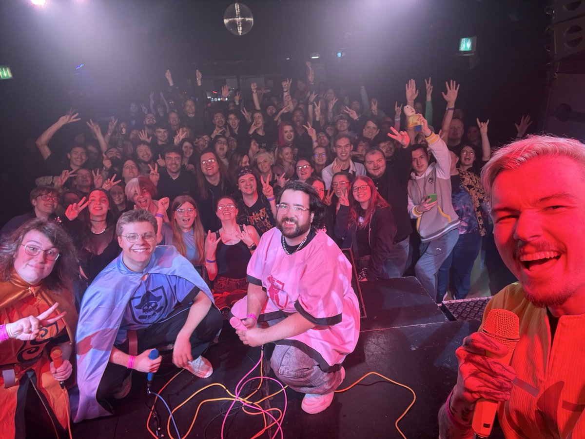 CONNOR QUEST! tweet media