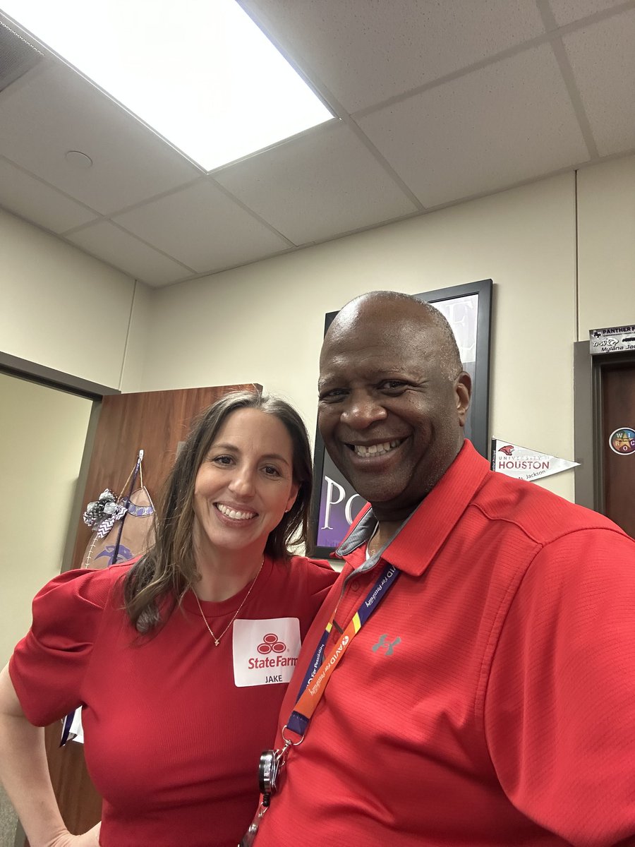 DrDJackson4's tweet image. We bundle scholars and champions @RPHS_Panthers10 ! Today we "insured" student success. I wonder what tomorrow will bring at Panther Nation...
#bundle 
#jake 
#greatdaytobeapanther 
@RGAPMobileLive