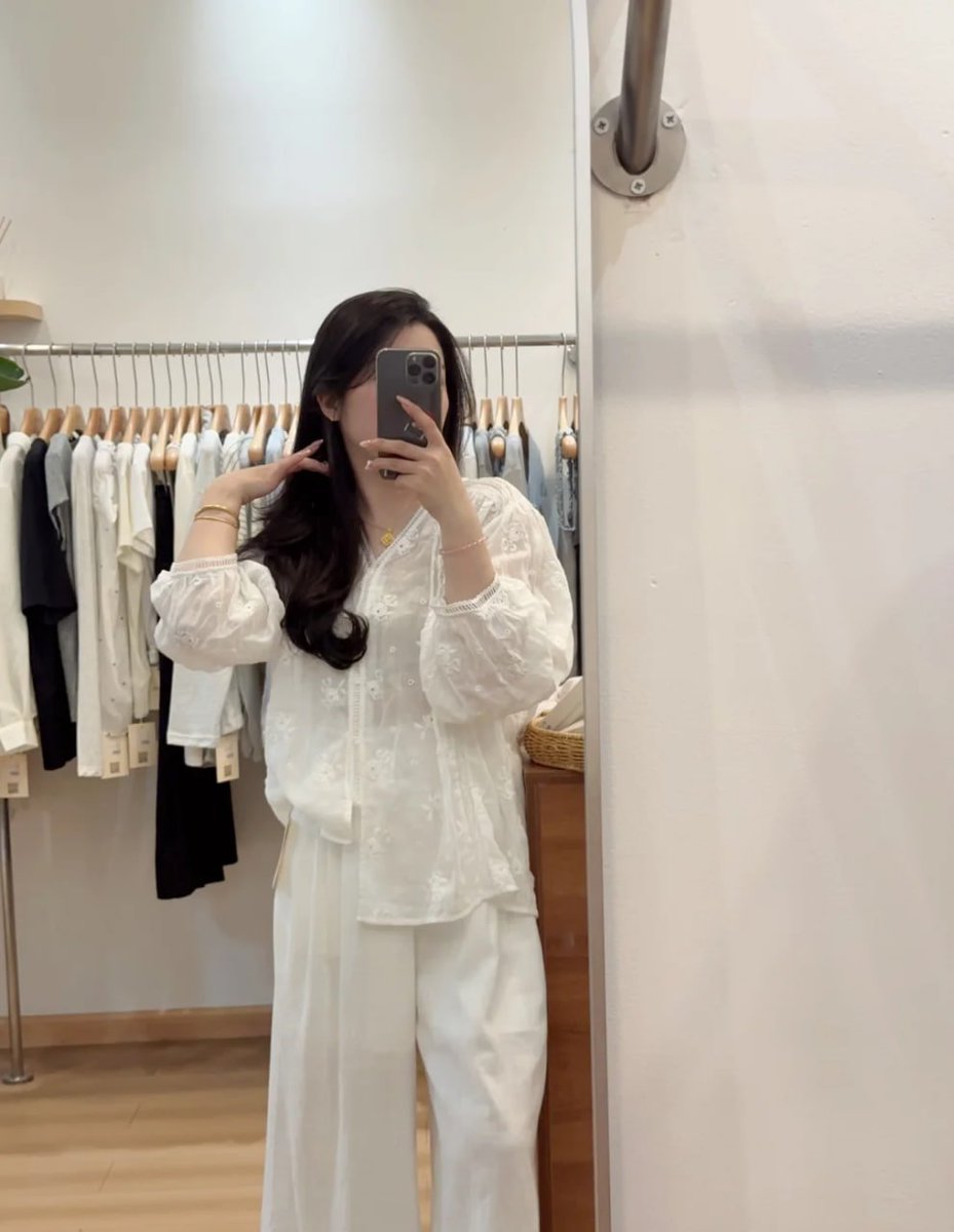 Stepping into a world of style with this stunning white outfit. 🌼💖 The perfect blend of elegance and comfort.