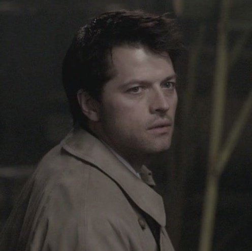 gotOemopunk's tweet photo. How long are we going to ignore the fact that Castiel looks a lot like young John!?

And… god, Dean. You didn’t even try😭 https://t.co/cXfO6u4Dn6