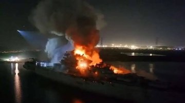 #SONDAKİKA

Bahreyn Açıklarında Bir ABD Savaş Gemisi Vuruldu.

▪︎Süper Güç(!) Amerika Hüsrana Uğruyor..