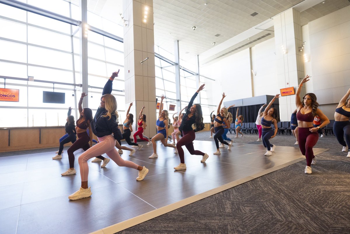 Broncos Cheerleaders tweet media