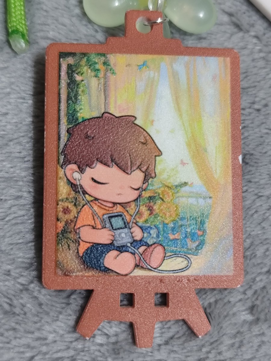 Ang dami nang nakasabit sa bag ko, dinagdagan ko pa talaga🫣but can't help it. I made these kasi si Jah naalala ko,cutie. <a href="/justintdedios/">justin</a>