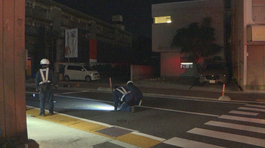 tkzwgrs's tweet photo. ひき逃げの罪に問われた男性に逆転無罪判決

■山口地裁
・夜9時、車で交差点を左折した男性が車道に倒れていた女性(74)をひいてそのまま去る(女性は死亡)
・男性「人だと思わなかった」
・裁判長「現場周辺は暗く、午後9時に車道に人が横たわっている事態は極めて稀。女性の身長は150cmしかなく、 ひいたとしても車体が勢いよく浮き上がる程ではなかったはずなので、『人ではなく落下物をひいた』と認識してしまっても不自然ではない」
→無罪判決