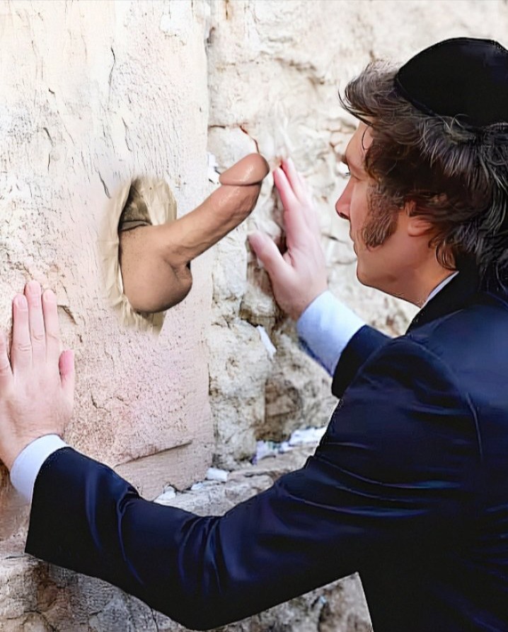 <a href="/JMilei/">Javier Milei</a> <a href="/DAIAArgentina/">DAIA</a> Pero que pedazo de CHUPA PlJA del Sl0NlSM0 que resultó ser el Desquiciado Incestuoso que mora en la Rosada!!!!