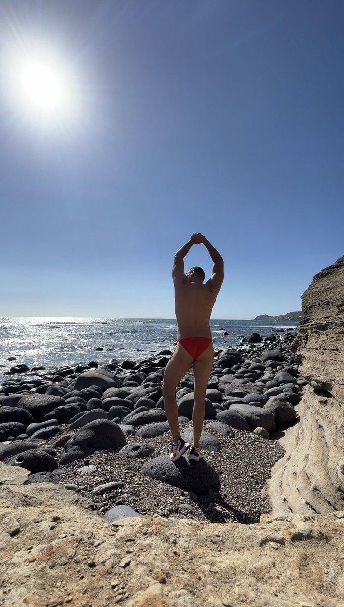 rickielio's tweet photo. Beach ☀️🌊 https://t.co/0H0wu0AYCw