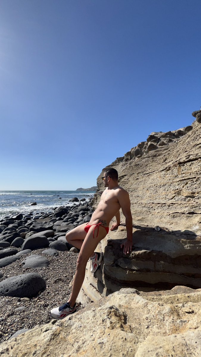 rickielio's tweet photo. Beach ☀️🌊 https://t.co/0H0wu0AYCw