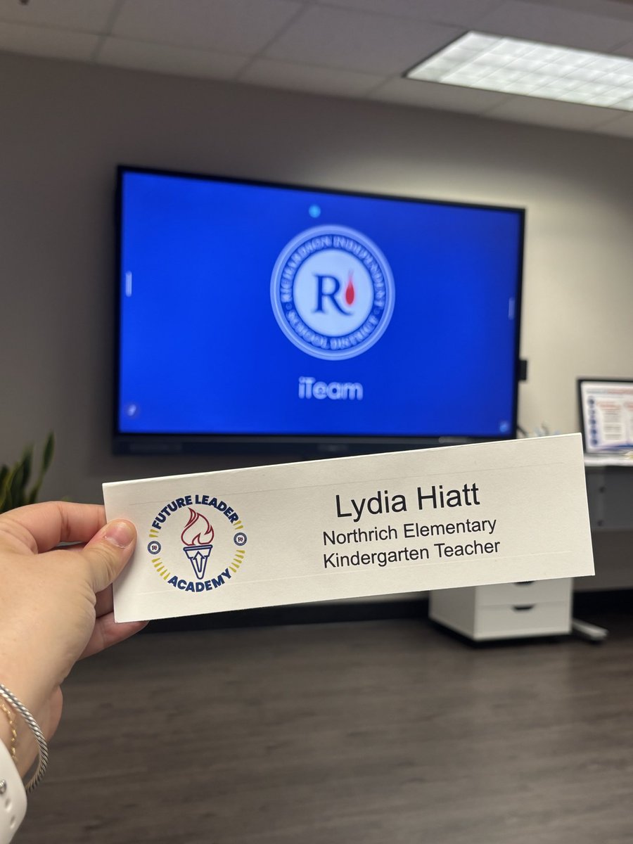 Lydia Hiatt tweet media