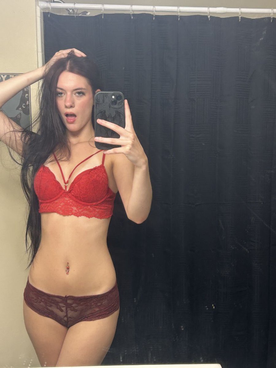 wickedaddy11's tweet photo. being the familys only  comedian and model is so hard on me https://t.co/R2Epdn7N3D