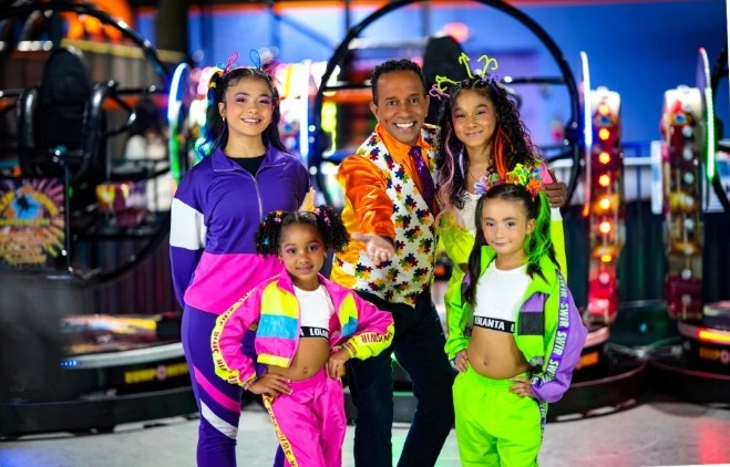 Felmo1969's tweet photo. Happy and excited with our video on YouTube 🪅
If you haven't checked it out go and be ready to dance 🕺
Subscribe to Uncle Raf YouTube channel and stay tuned for many exciting surprises ❣️

#kidsvideos #familyvideo #dancing #familyfun #entertainer https://t.co/chbighd028