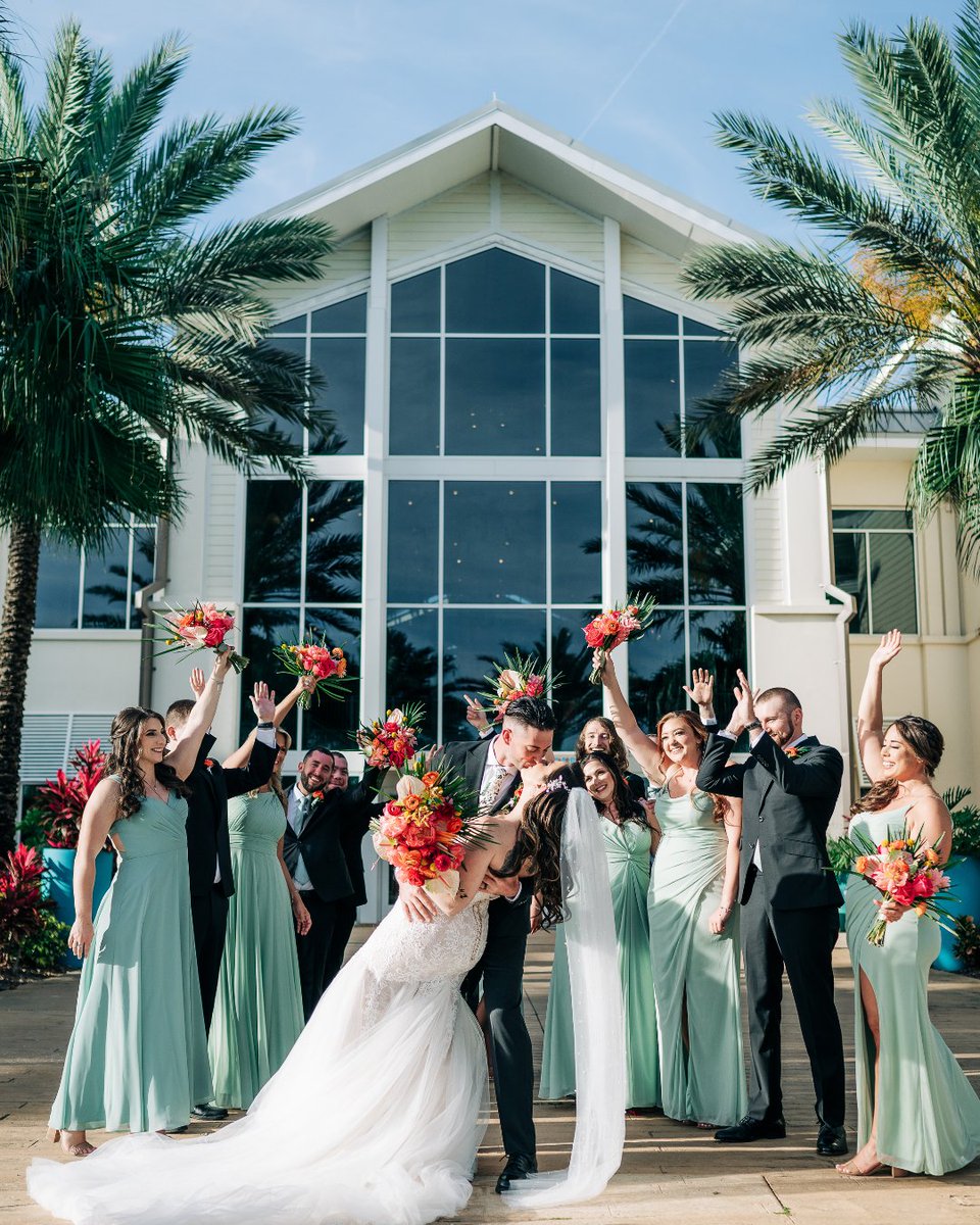Rentyl_Resorts's tweet photo. Main character energy, wedding edition. ✨

Celebrate your big day in paradise at Margaritaville Resort Orlando.
Start your forever somewhere unforgettable.

Visit our website to learn more. https://t.co/KJ9HzhSwLK
