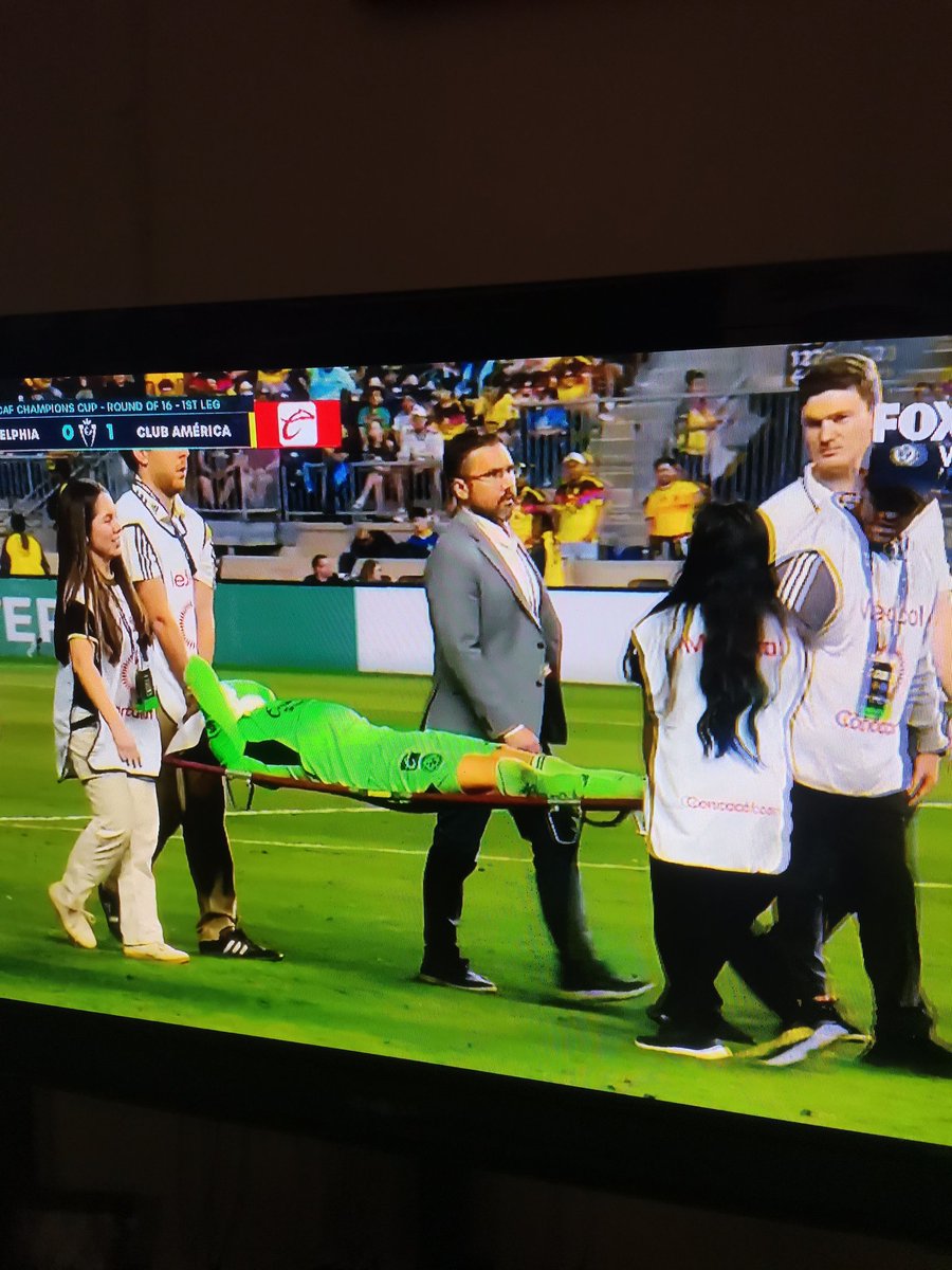 GarJv's tweet photo. Se ha rotó Malagon. 😭 Adiós mundial. https://t.co/RXQKg5vO93