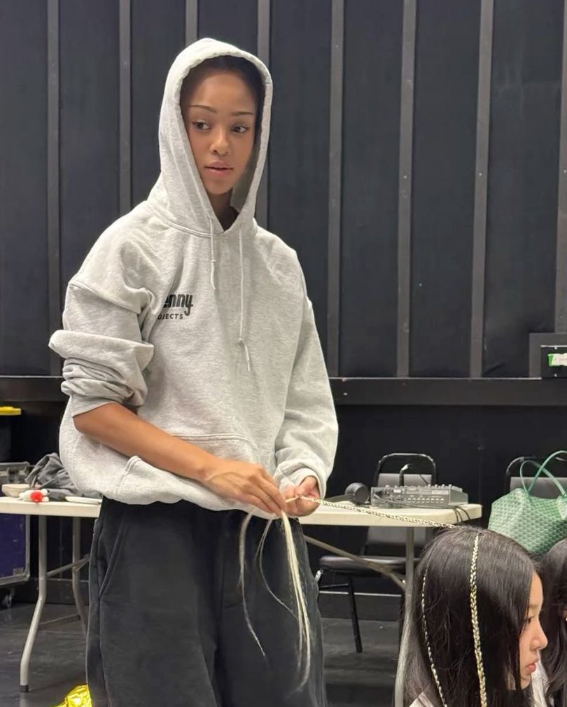 -CLOSED- tweet media