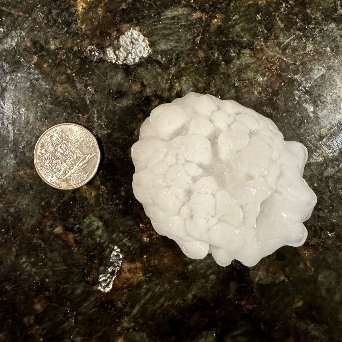 mizA2002's tweet photo. Hail at 6:30 pm in Eastern Parkville (by Walden Middle School) @NWSSPC @NWSKansasCity @glezak @fox4wx @LukeDorris @WesWeather @BryanBusbyKMBC https://t.co/vUB2TLWznb