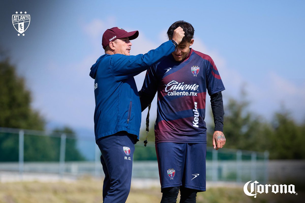 Atlante's tweet photo. Continuamos con nuestra preparación para nuestro partido de la jornada 10 ante @Coyotes_Oficial.

#SerAtlante 
#SerDeHierro https://t.co/WfCebWuewP