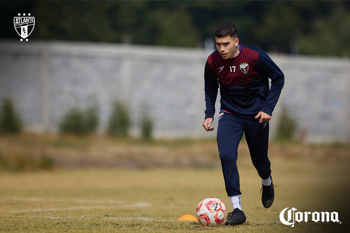 Atlante's tweet photo. Continuamos con nuestra preparación para nuestro partido de la jornada 10 ante @Coyotes_Oficial.

#SerAtlante 
#SerDeHierro https://t.co/WfCebWuewP