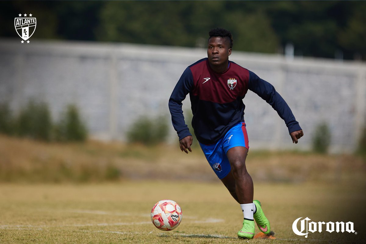 Atlante's tweet photo. Continuamos con nuestra preparación para nuestro partido de la jornada 10 ante @Coyotes_Oficial.

#SerAtlante 
#SerDeHierro https://t.co/WfCebWuewP