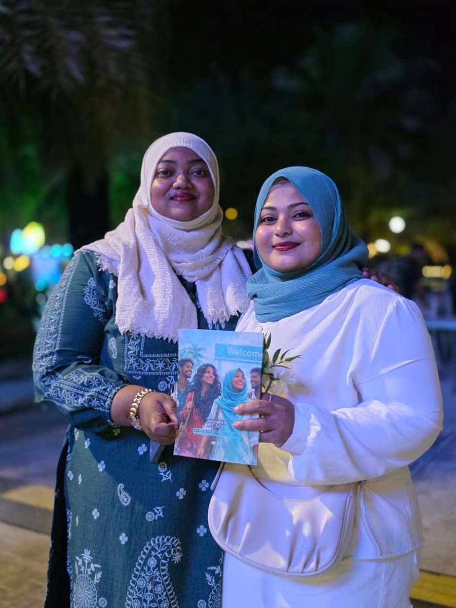 އީން ހޮވައިގެން ދެރަނުވާނެ ! ތަފާތު ދައްކާނެ ! ނަތީޖާ ނެރެދޭނެ !

<a href="/EenInoo/">Een</a>