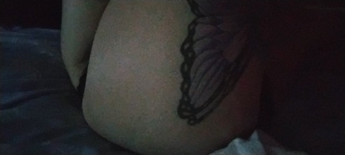 HardlySweetMe's tweet photo. Mmmmm needs attention.... #nickiet #bio https://t.co/1ECIov4UOs