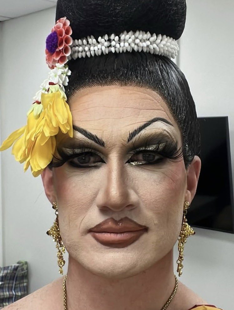 LisaBarlowzRing tweet media