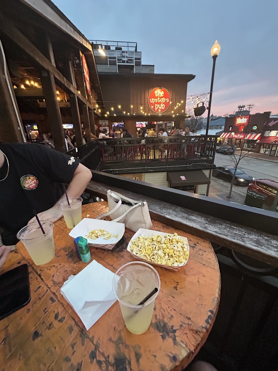 Jewsier2025's tweet photo. Nowhere else I’d rather be @UpstairsPub_IU #2dollar #runthedamnball https://t.co/JyYhTDAwLF