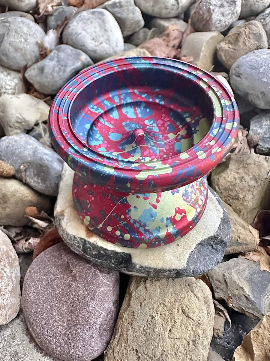 monkeyfingeryo's tweet image. Would you throw your yo-yo over rocky ground? Pic shared by #MonkeyfingeRDesign Zoo Member TheWholeEffinShow #MFD #yoyo