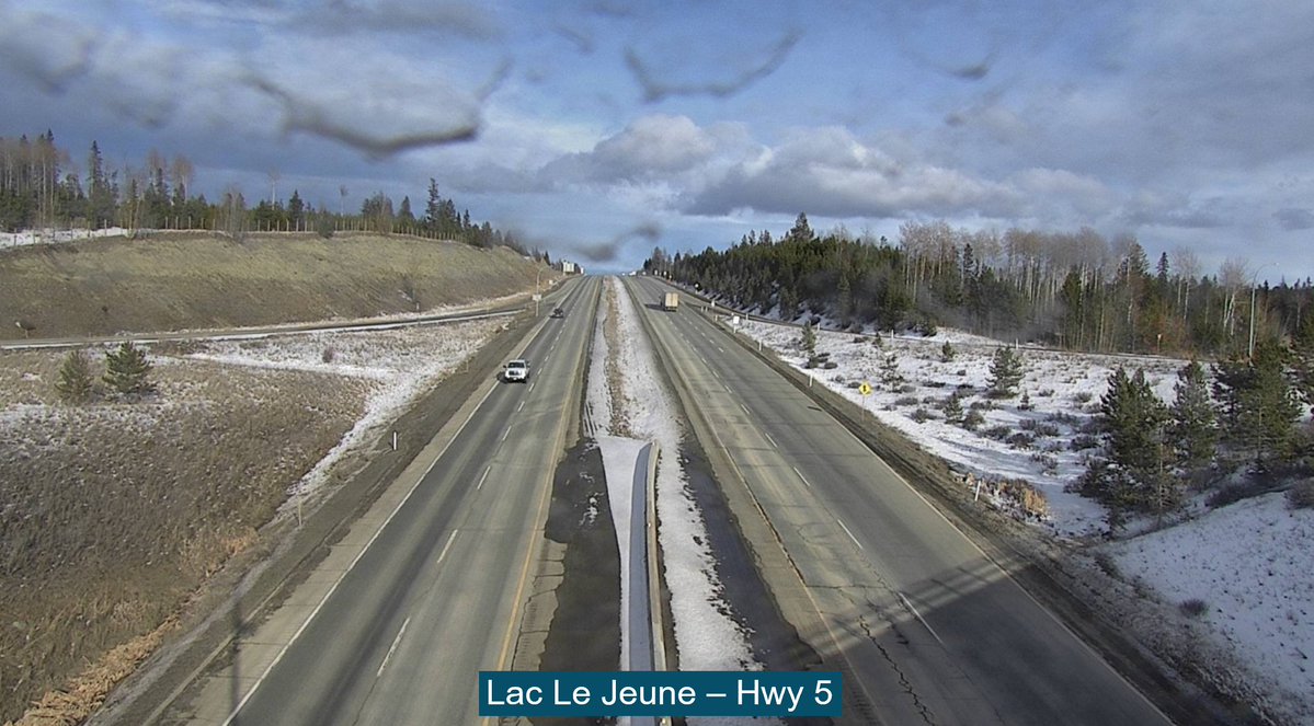 DriveBC's tweet image. 🛣️ A Look Around BC.
#LacLeJeuneBC #BCHwy5
Current conditions as of 5:10pm Tuesday 10 March 2026: mostly cloudy and 9 degrees.
Wednesday's forecast: a mix of sun and cloud then windy with showers around lunchtime with a high of 4 degrees.
DriveBC.ca