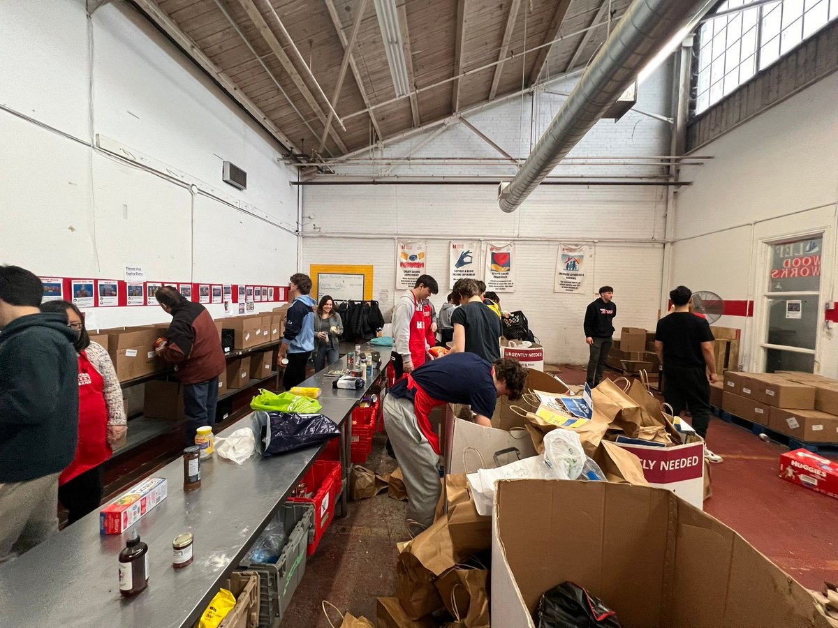 SMCS1852's tweet photo. #ICYMI In addition to the amazing success of our Lenten Food Drive last month, Gr. 12 religion classes also helped sort 16,982 lb of food over two days at the North York Harvest Food Bank!
#bethegood #teachmeGDK https://t.co/p0loMFcIoe