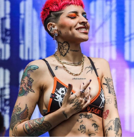 <a href="/CulturaPop18/">CulturaPop</a> <a href="/aracelyarambula/">Aracely Arámbula</a> No compares a una dama como Aracely con una churpia interesada como Cazzu.... Aracely no exhibía a sus hijos para generar lástima, no estiraba la mano ni se hacía la víctima.