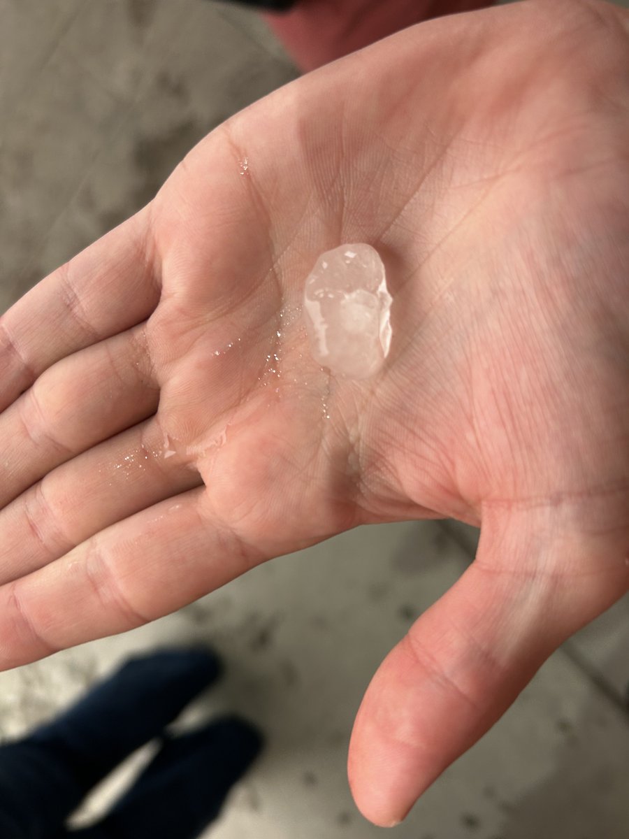 tpsilas18's tweet photo. Estimate 1.25-1.5” hail at NWS training center #mowx ⁦@NWSKansasCity⁩ https://t.co/BdjX8SqY1E